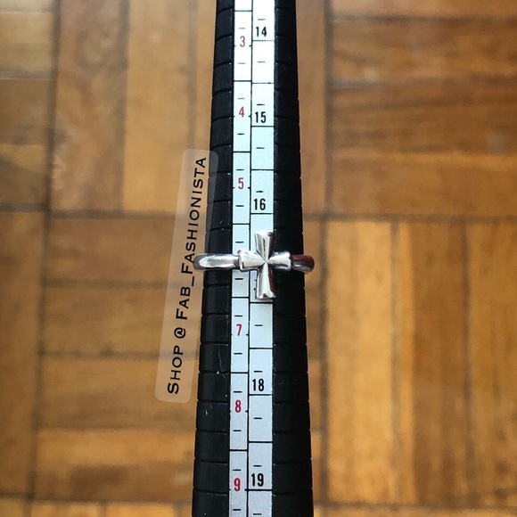 James Avery Retired St Teresa Cross Ring size 6 - Picture 9 of 9